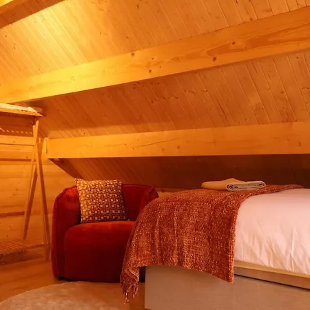 Hébergement de vacances Luxe Houten Wellness Boshuisje Met Hottub *