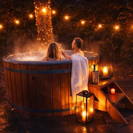 Hébergement de vacances Luxe Houten Wellness Boshuisje Met Hottub